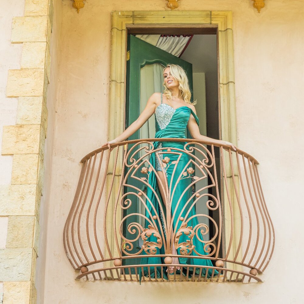 Party and prom dress